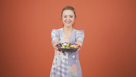 The-person-holding-a-plate-of-salad-is-laughing.
